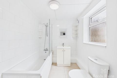 2 bedroom end of terrace house for sale, Leslie Avenue, Hull HU8