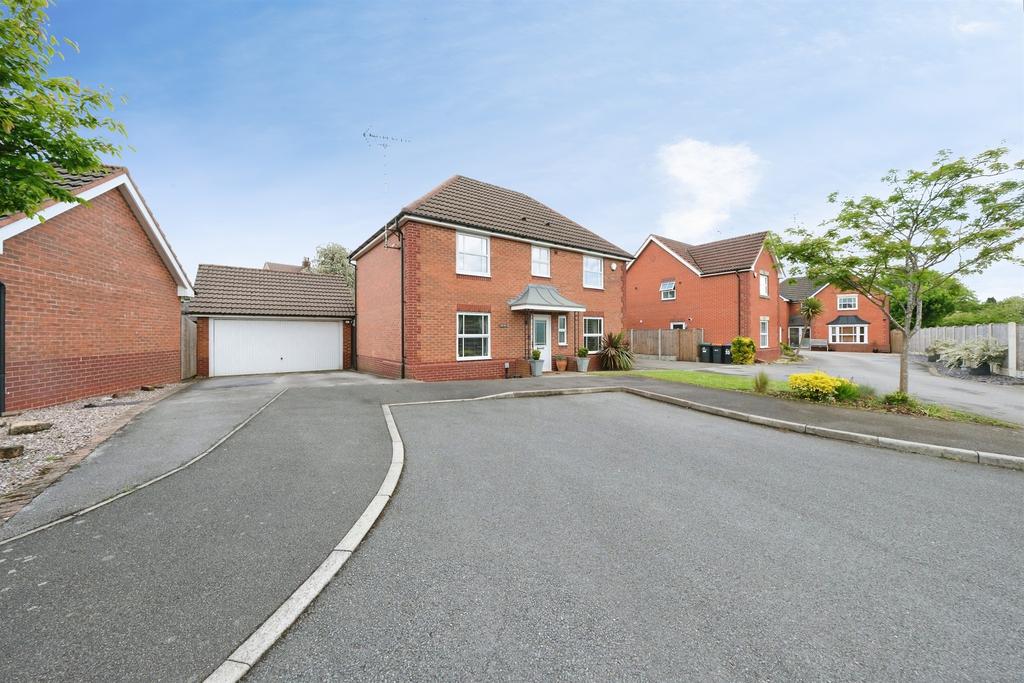 4 bedroom detached house for sale