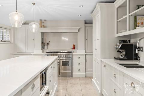 6 bedroom barn conversion to rent, Woodside, Epping CM16
