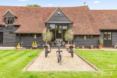 6 bedroom barn conversion to rent, Woodside, Epping CM16