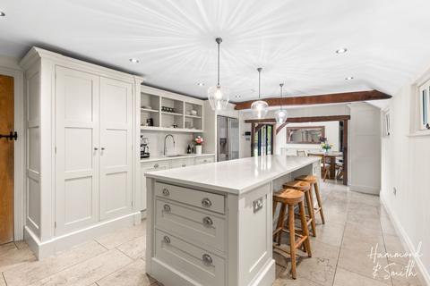 6 bedroom barn conversion to rent, Woodside, Epping CM16