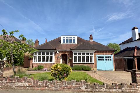 4 bedroom bungalow for sale, Gatesden Road, Fetcham