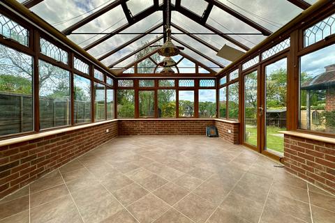 4 bedroom bungalow for sale, Gatesden Road, Fetcham
