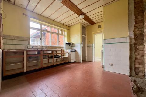 4 bedroom bungalow for sale, Gatesden Road, Fetcham