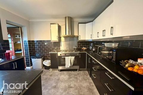 3 bedroom end of terrace house for sale, Weedon Road, Aylesbury