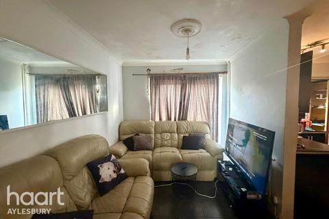 3 bedroom end of terrace house for sale, Weedon Road, Aylesbury