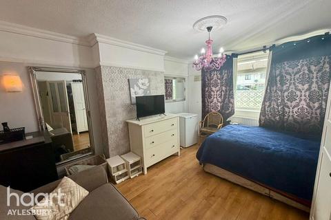 3 bedroom end of terrace house for sale, Weedon Road, Aylesbury
