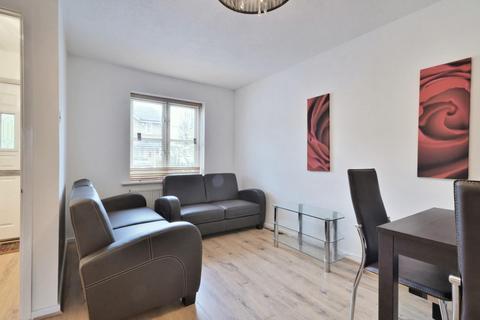 2 bedroom terraced house to rent, Milligan Street, London, E14