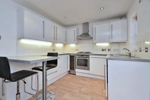 2 bedroom terraced house to rent, Milligan Street, London, E14