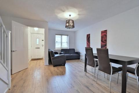 2 bedroom terraced house to rent, Milligan Street, London, E14