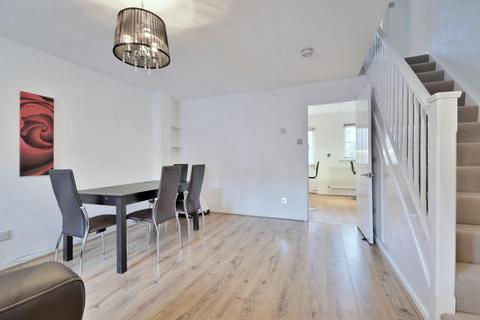 2 bedroom terraced house to rent, Milligan Street, London, E14