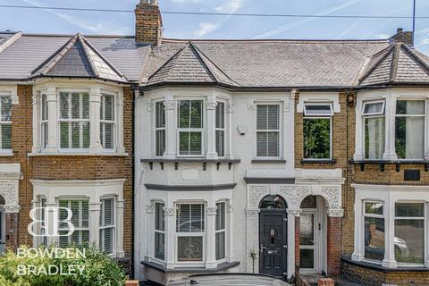 Chigwell Road, Woodford Green, IG8