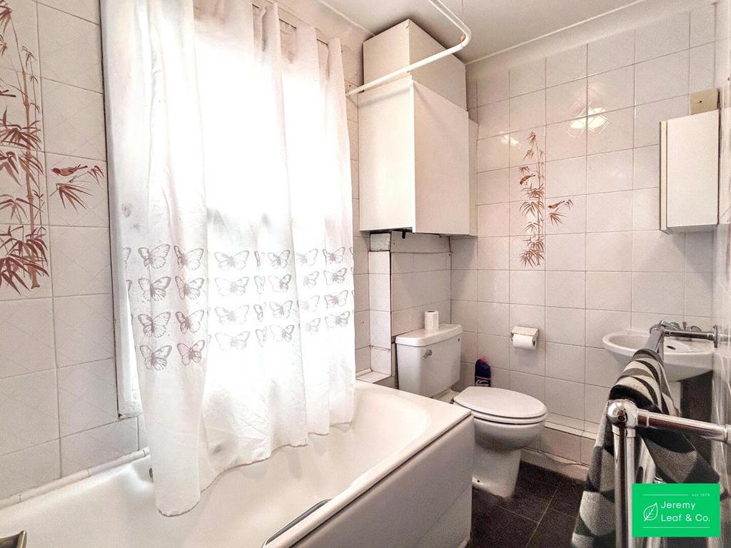 House in London, North Finchley - View 6