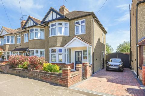 3 bedroom end of terrace house for sale, Durham Avenue, Woodford Green, IG8