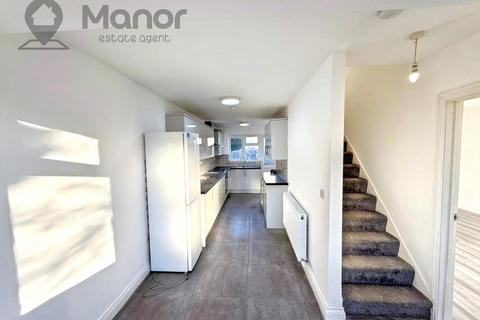 4 bedroom terraced house to rent, Glenmore Way, Barking, IG11 0LY