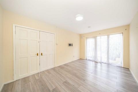 undefined, Broadlands, Hanworth TW13