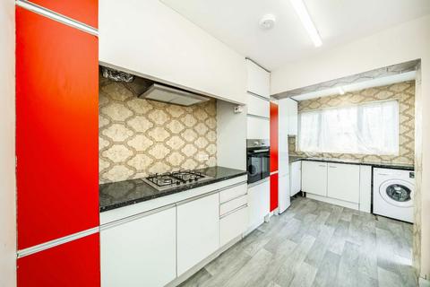 undefined, Broadlands, Hanworth TW13