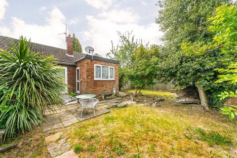 undefined, Broadlands, Hanworth TW13