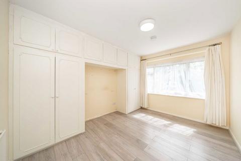 undefined, Broadlands, Hanworth TW13