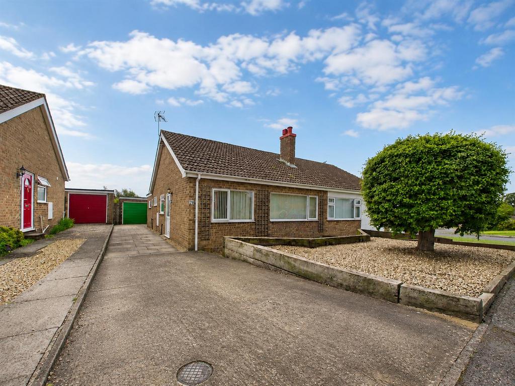 Richmond Rise Reepham 2 bed semi-detached bungalow for sale - £250,000