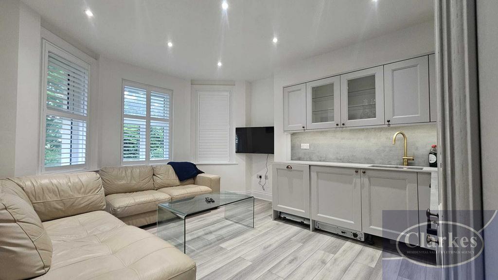Apartment in Bournemouth, Springbourne - View 2
