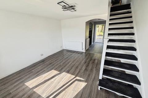 3 bedroom semi-detached house to rent, Rhodfa'r Dryw, SWANSEA, SA6