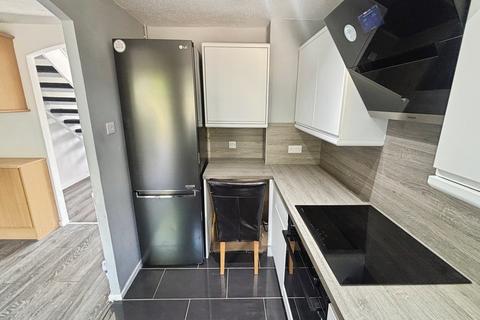 3 bedroom semi-detached house to rent, Rhodfa'r Dryw, SWANSEA, SA6