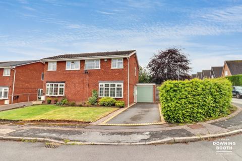 3 bedroom semi-detached house for sale, Giles Road, Lichfield, WS13 7JU - Well-Presented & No Upward Chain