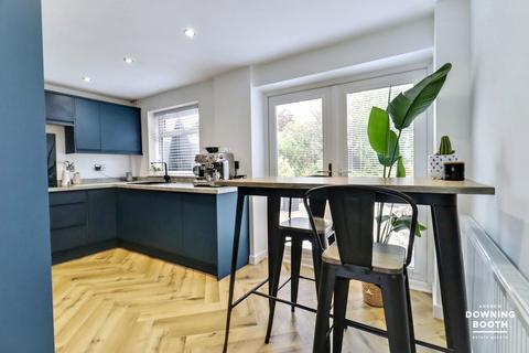 3 bedroom semi-detached house for sale, Giles Road, Lichfield, WS13 7JU - Well-Presented & No Upward Chain