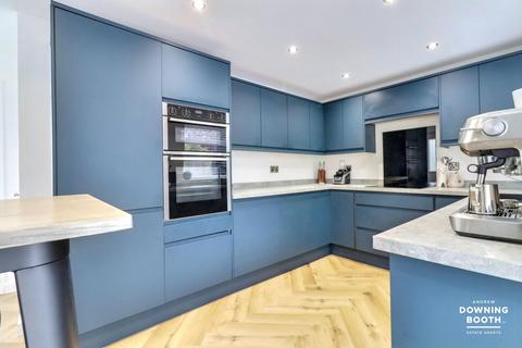 3 bedroom semi-detached house for sale, Giles Road, Lichfield, WS13 7JU - Well-Presented & No Upward Chain