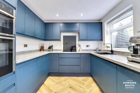 3 bedroom semi-detached house for sale, Giles Road, Lichfield, WS13 7JU - Well-Presented & No Upward Chain