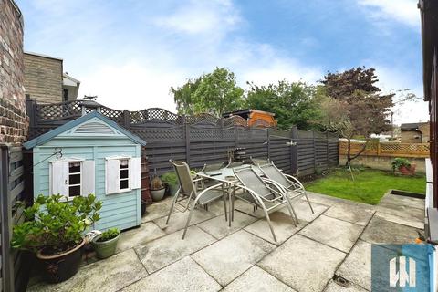 4 bedroom detached house for sale, Grove Street, Mirfield, WF14