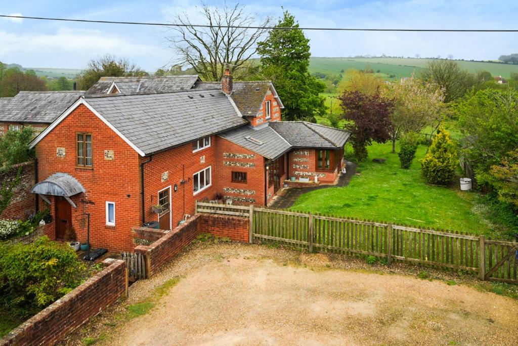 3 bedroom semi-detached house to rent