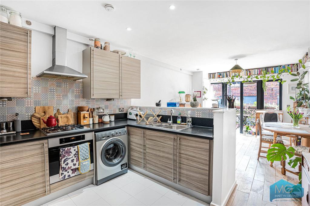 Apartment in London, London Borough of Haringey - View 6
