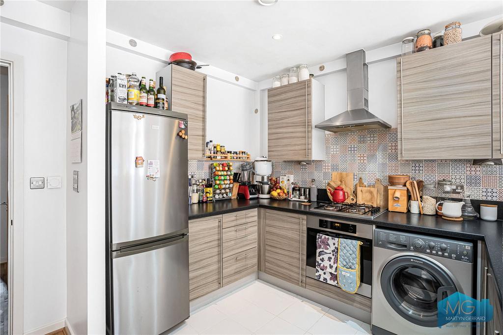 Apartment in London, London Borough of Haringey - More