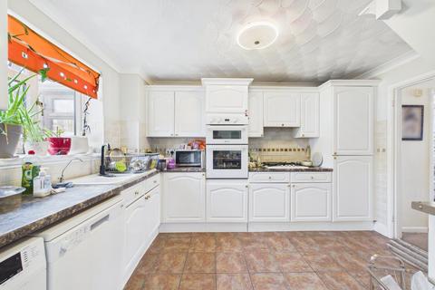 3 bedroom detached house to rent, Ashtrees Road, Woodley, Reading, Berkshire, RG5