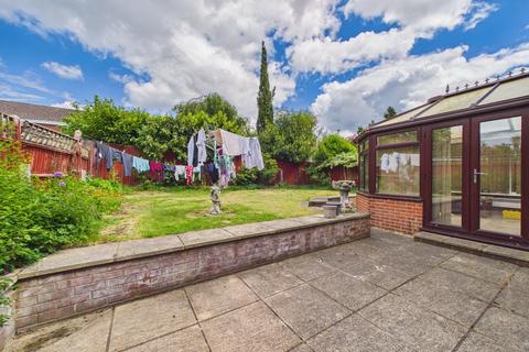 3 bedroom detached house to rent, Ashtrees Road, Woodley, Reading, Berkshire, RG5