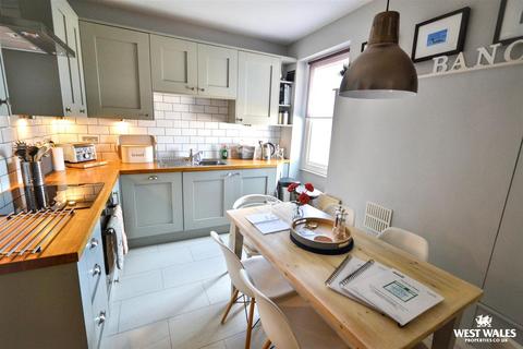 3 bedroom apartment for sale, High Street, St Davids