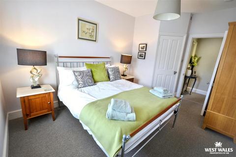3 bedroom apartment for sale, High Street, St Davids