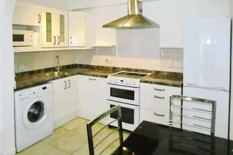 1 bedroom apartment to rent - View 2