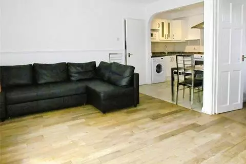1 bedroom apartment to rent - View 3