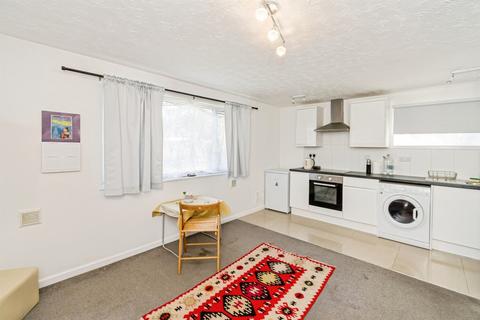 Studio for sale, Sutherland Close, Romsey