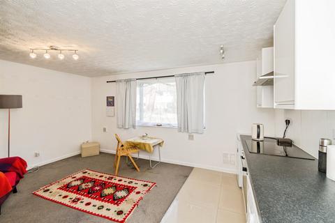 Studio for sale, Sutherland Close, Romsey