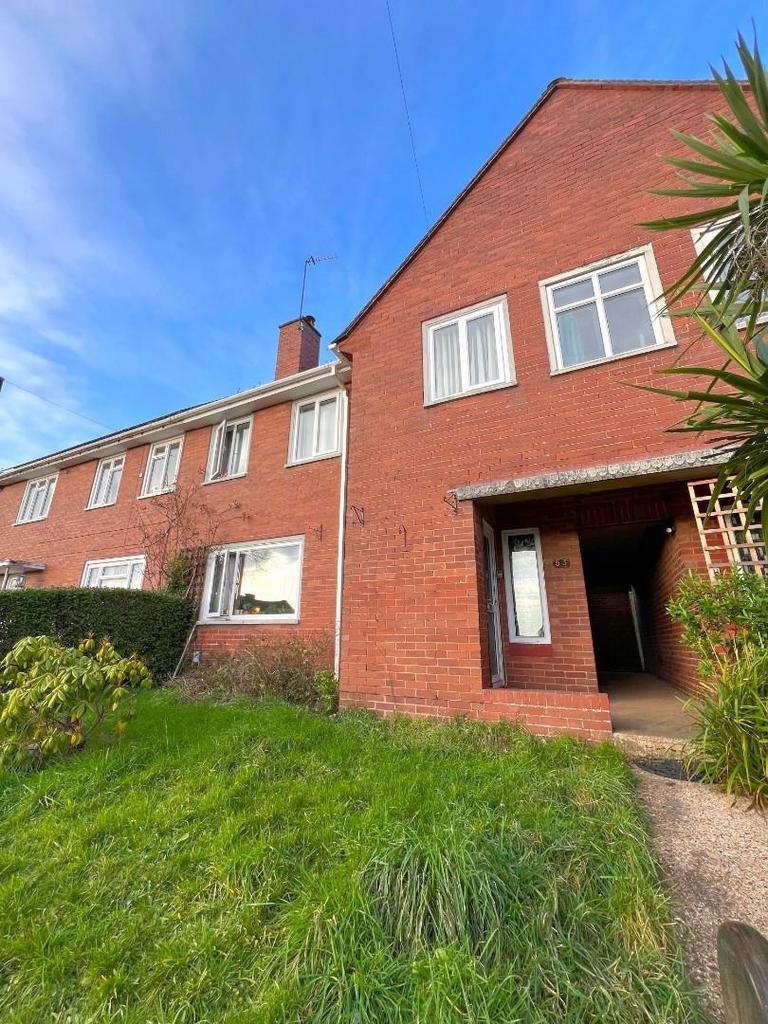 4 bedroom semi-detached house to rent