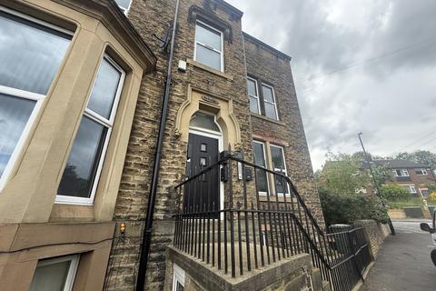 1 bedroom apartment to rent, Birkby Lodge Road, HUDDERSFIELD
