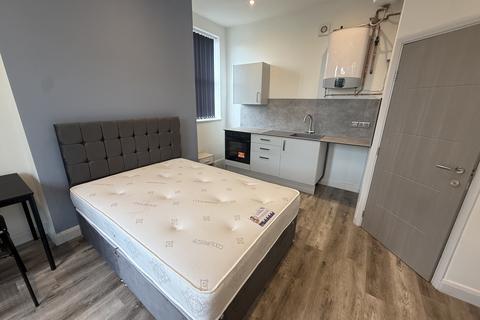1 bedroom apartment to rent, Birkby Lodge Road, HUDDERSFIELD
