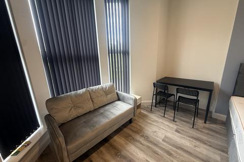 1 bedroom apartment to rent, Birkby Lodge Road, HUDDERSFIELD