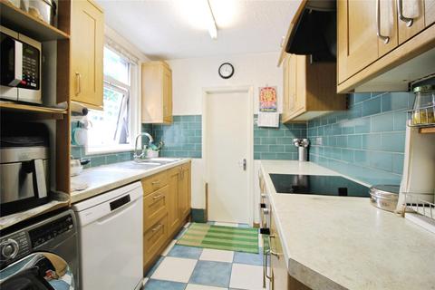 3 bedroom terraced house to rent, Shaftesbury Road, Reading RG30