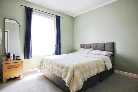 3 bedroom terraced house to rent, Shaftesbury Road, Reading RG30