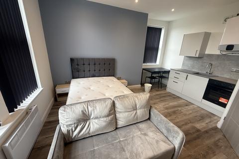 1 bedroom apartment to rent, Birkby Lodge Road, HUDDERSFIELD